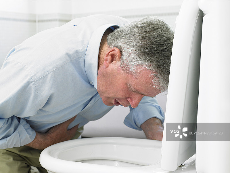 男人准备呕吐图片素材