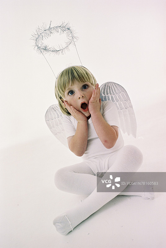 天使服装的女孩图片素材