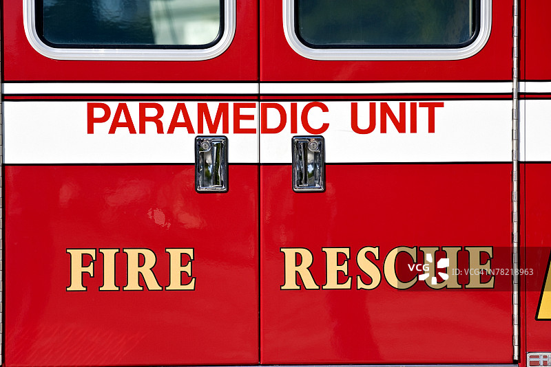 消防救援救护车尾部图片素材