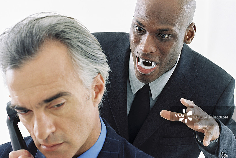 吸血鬼袭击男人图片素材