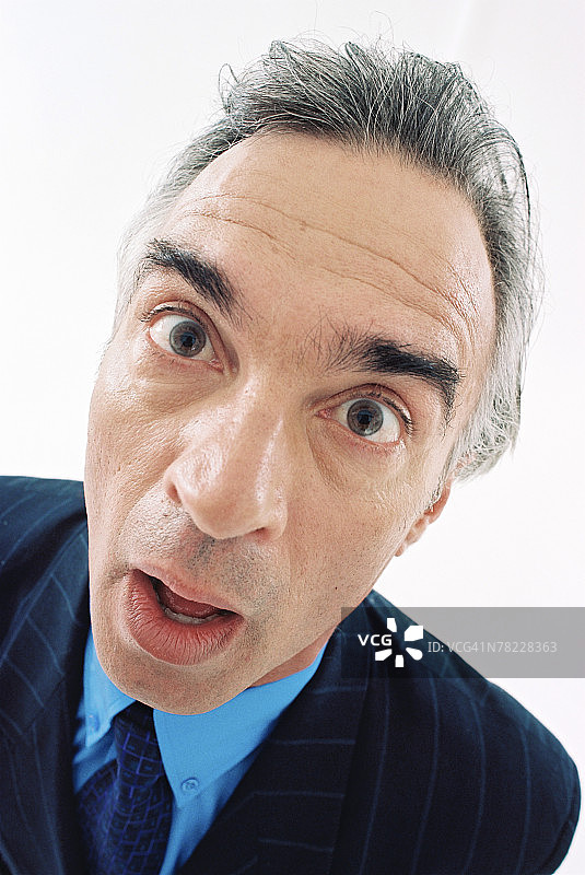 表情茫然的男子图片素材