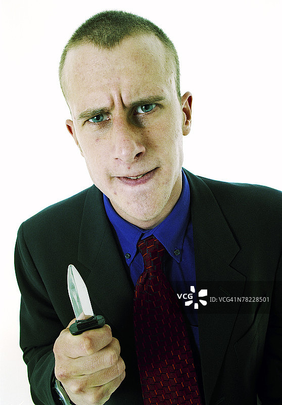 男人拿着刀图片素材