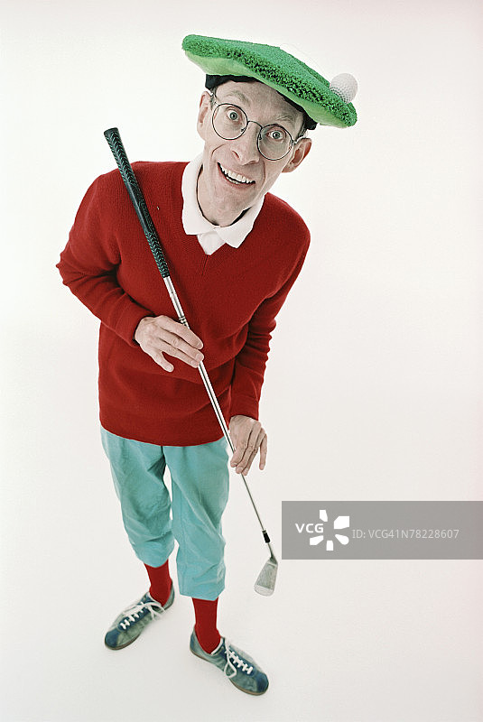 高尔夫球手拿着球杆图片素材