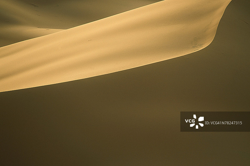 沙丘山脊图片素材