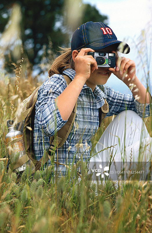 女孩拍照图片素材