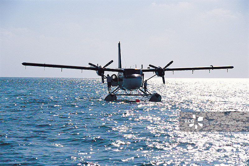 水上飞机在水面图片素材