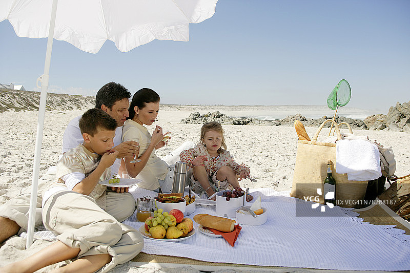 家庭野餐图片素材