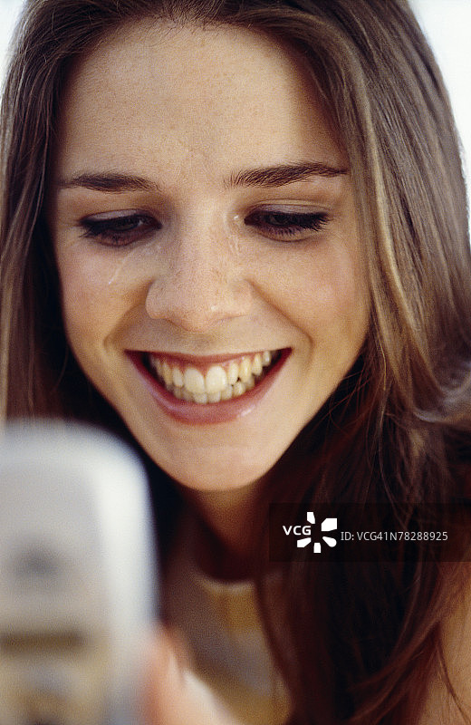 女人拨打电话图片素材