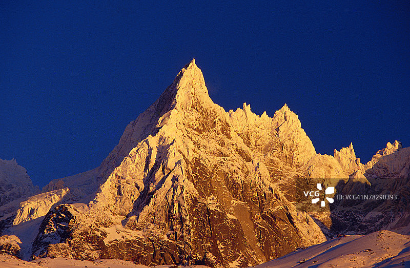 山间峭壁图片素材