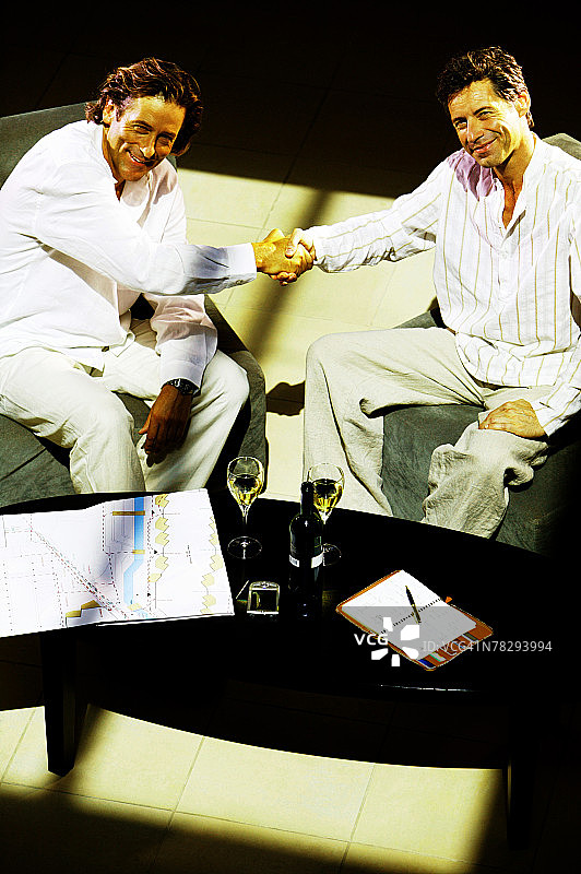 男人们握手图片素材