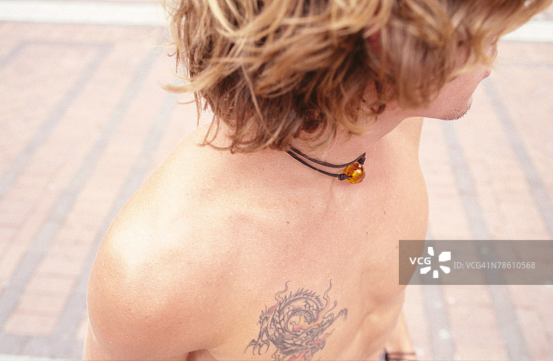 有纹身的男人图片素材