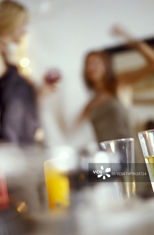 派对上的香槟杯图片素材