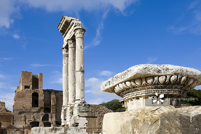 意大利罗马罗马广场的卡斯托尔和波吕克斯神庙图片素材