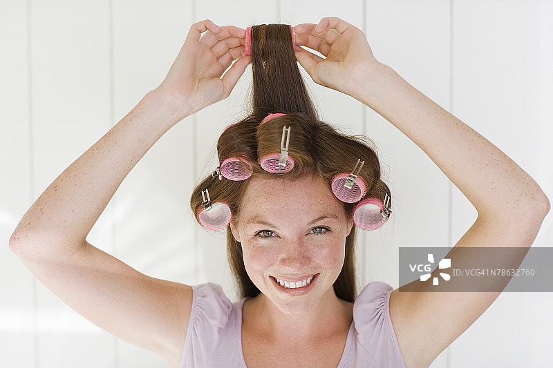 女人卷发图片素材