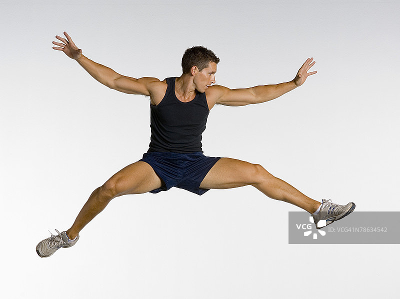 跳跃的男人图片素材