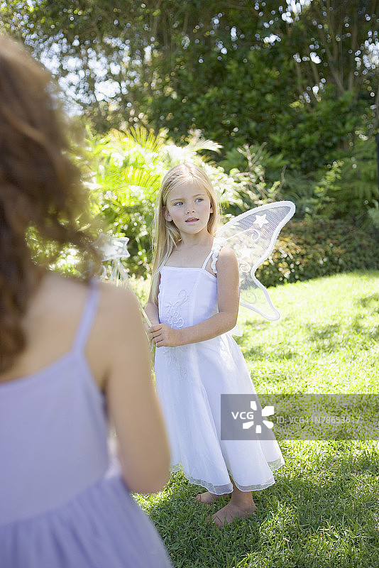 穿着仙女服装的女孩图片素材