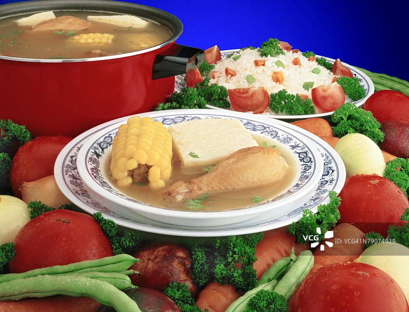 鸡腿与玉米的特写镜头图片素材