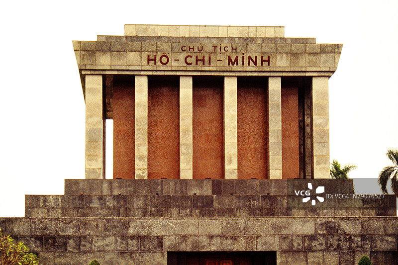 从低角度看胡志明纪念堂，越南河内图片素材