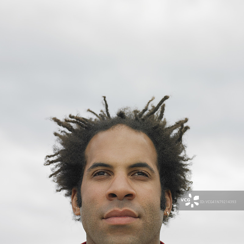 年轻男人的面部特写图片素材