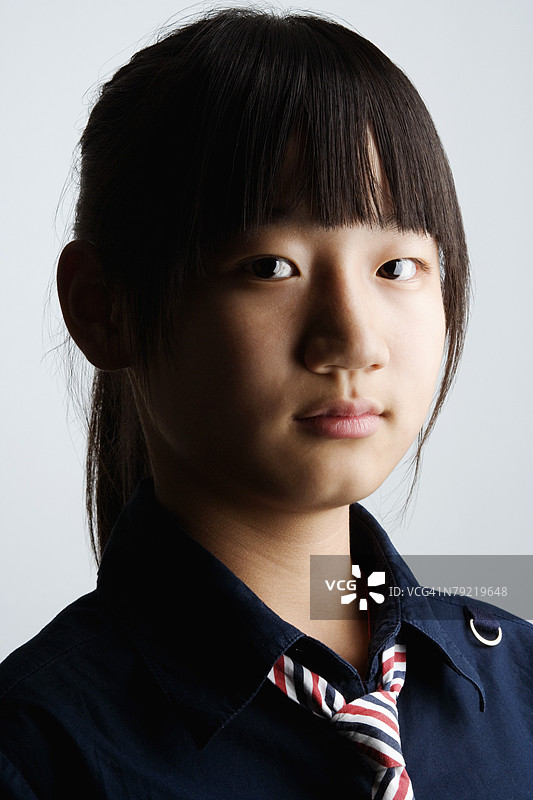 思考中的少女肖像图片素材