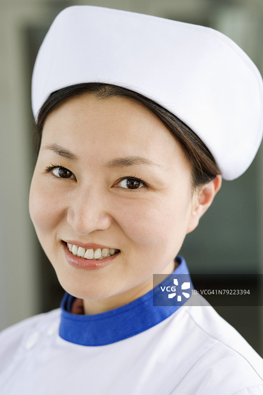 微笑的女护士肖像图片素材