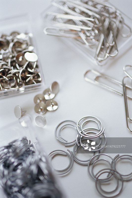 纸夹和图钉图片素材