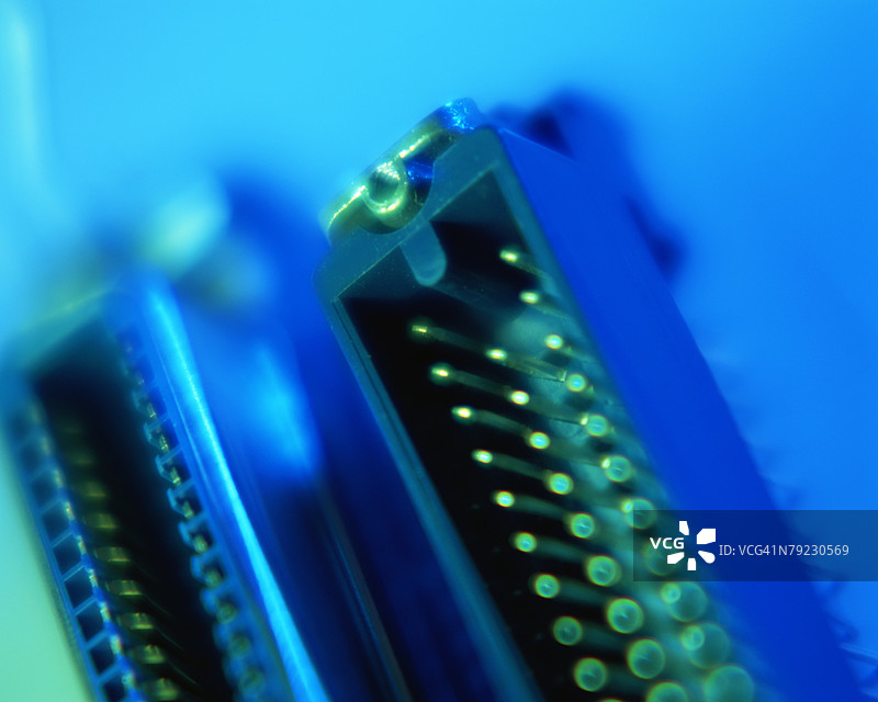 不同类型插针和电缆的插槽特写图片素材