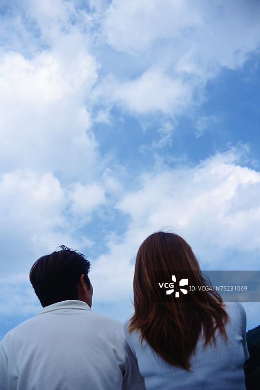 中年夫妇的背影图片素材