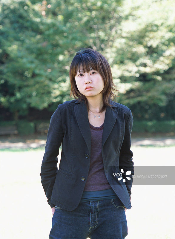 年轻女性的肖像图片素材