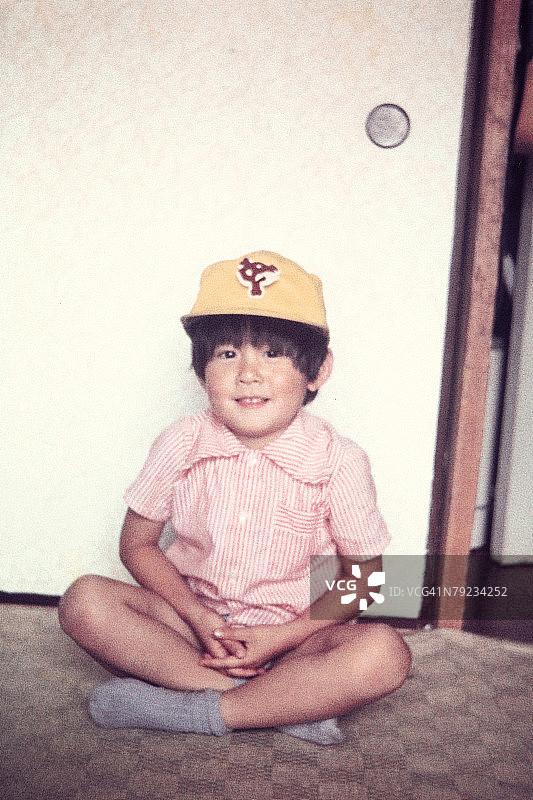 穿着校服的男孩肖像图片素材