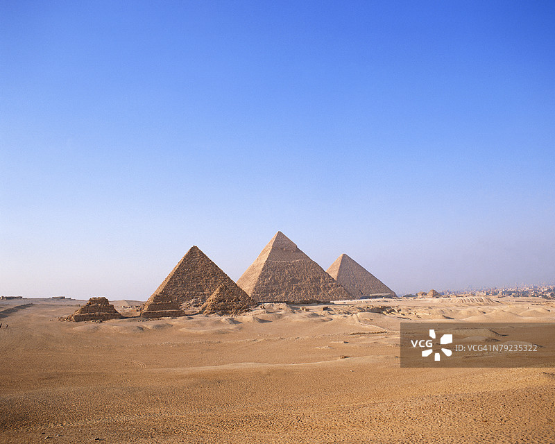 埃及吉萨金字塔的壮观景色图片素材