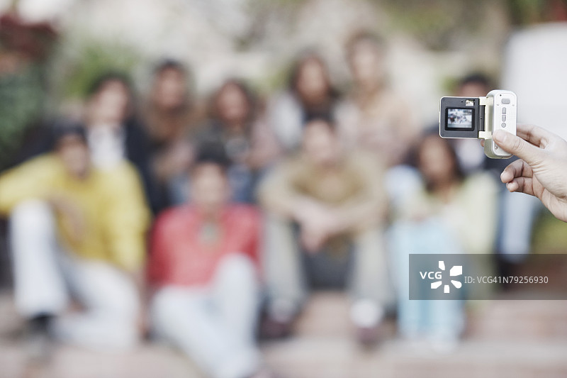 特写：拍摄一群人图片素材