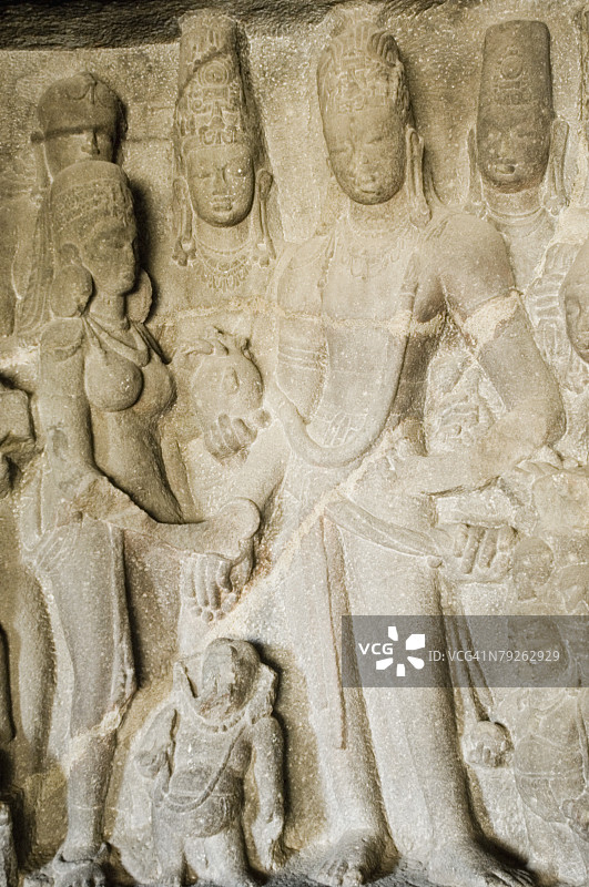 印度马哈拉施特拉邦奥兰加巴德埃洛拉石窟墙壁上的雕像图片素材
