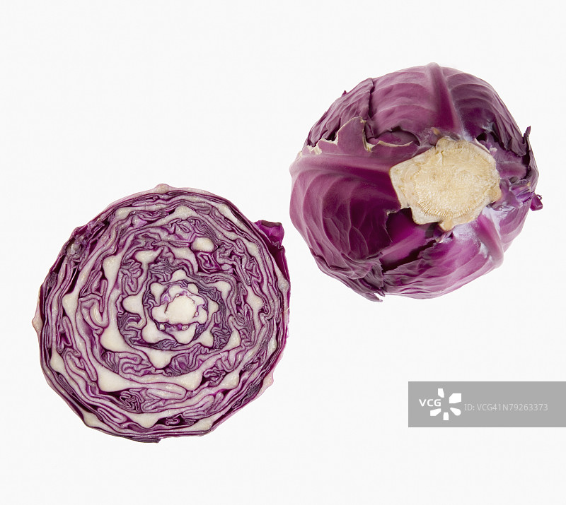 两颗卷心菜横截面特写图片素材
