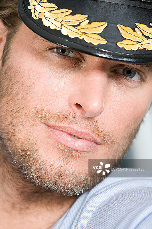 戴着水手帽的男人图片素材