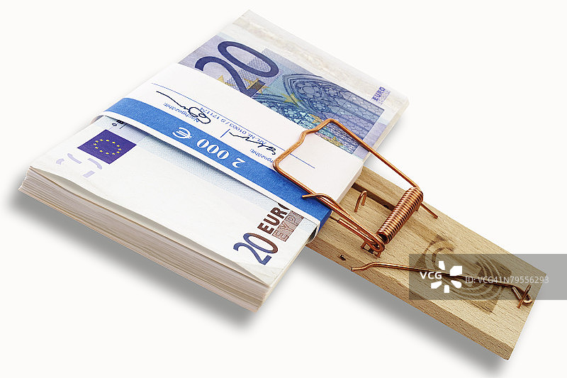 装满一捆钞票的捕鼠器，20欧元纸币图片素材