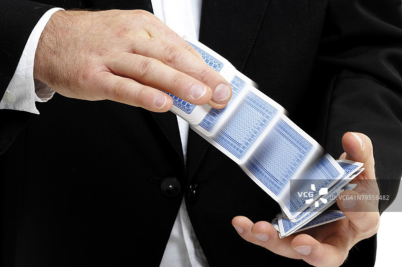 男子洗牌特写图片素材