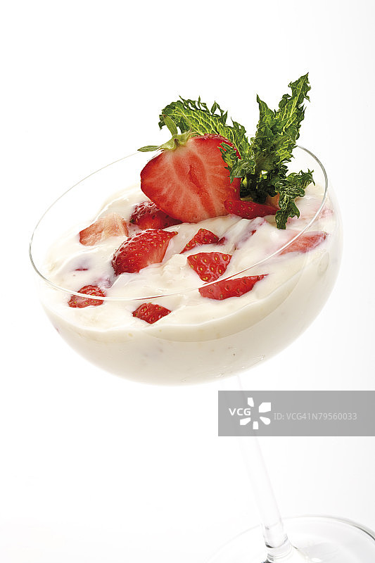 碗装草莓奶油，特写图片素材