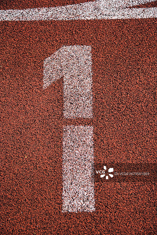 跑道上漆绘的“1”字特写图片素材