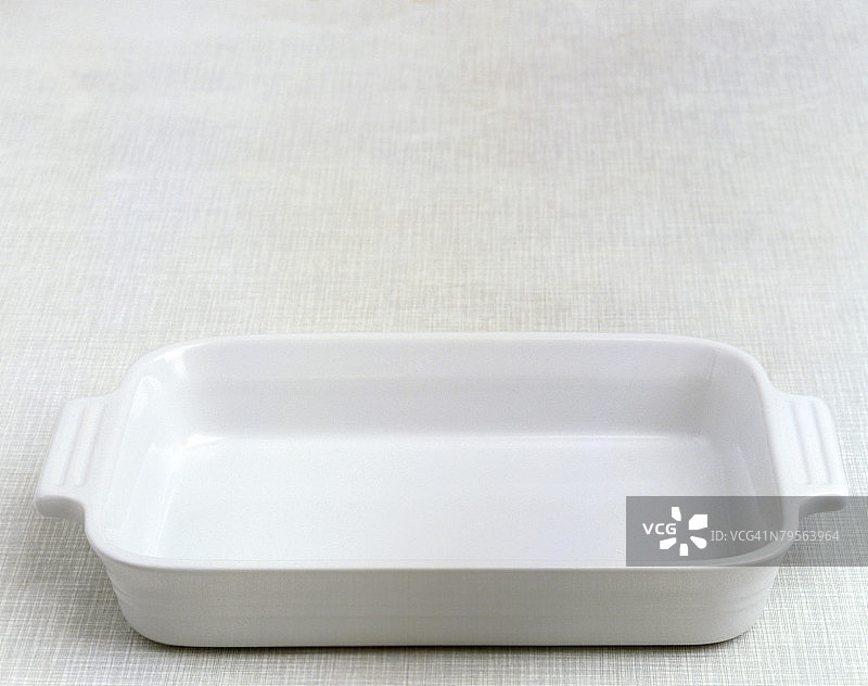 桌上的烤盘俯视图图片素材