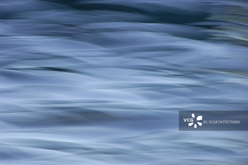 德国康斯坦茨湖的波浪图片素材