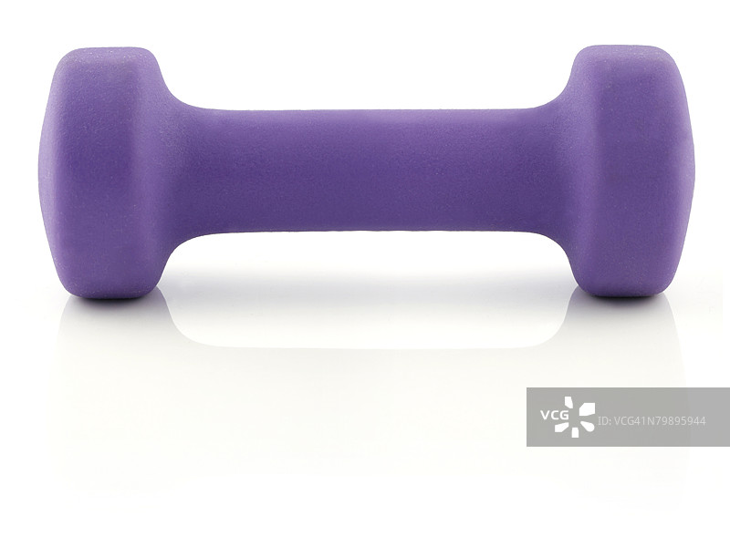 紫色的健身哑铃。图片素材