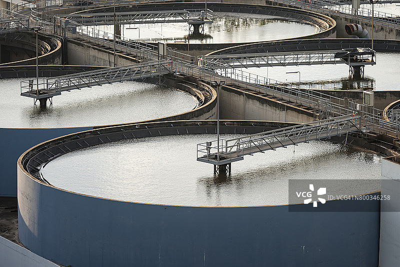 泥浆处理池和储存罐图片素材