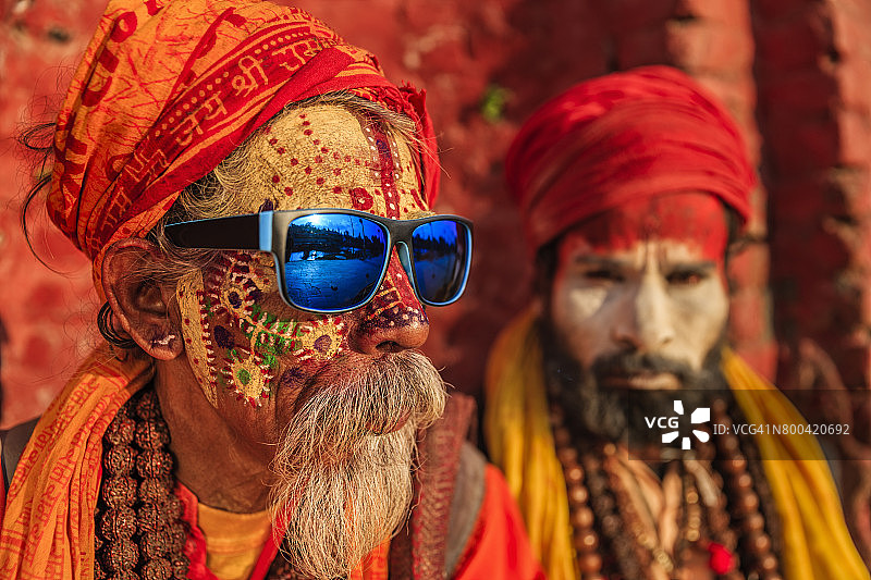 苦行僧 - 坐在寺庙里的印度圣人图片素材