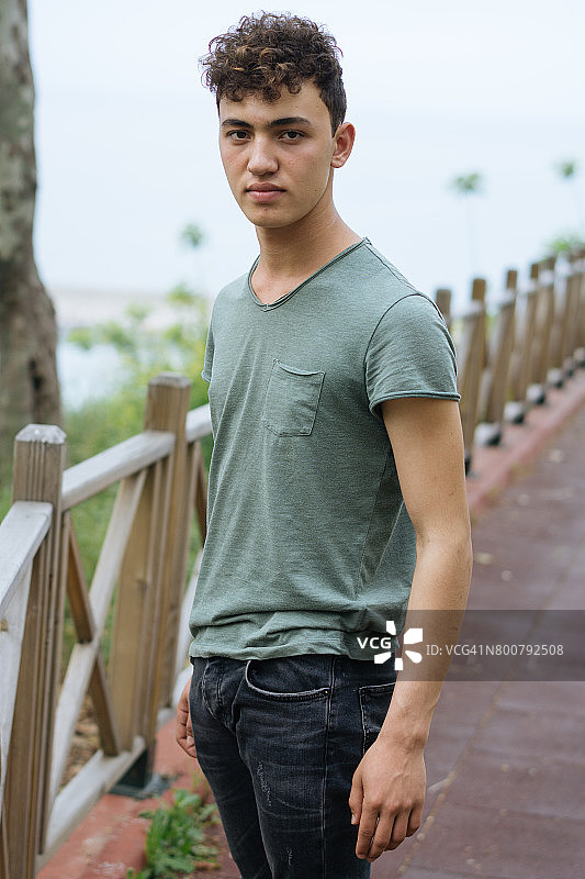 青少年男孩肖像图片素材