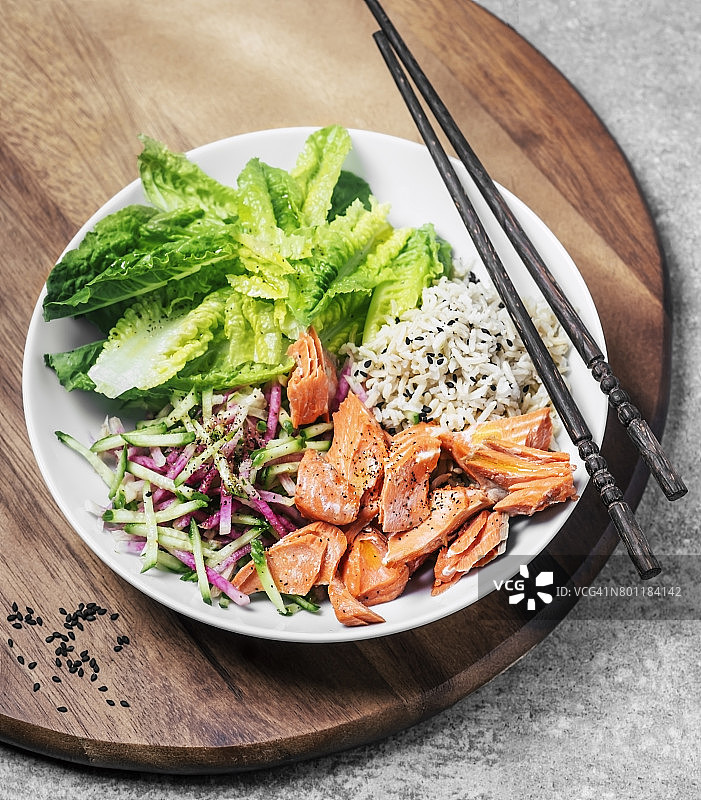 三文鱼沙拉图片素材