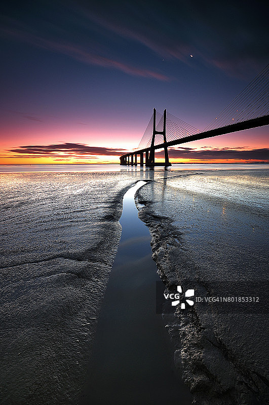 里斯本的瓦斯科达伽马大桥图片素材