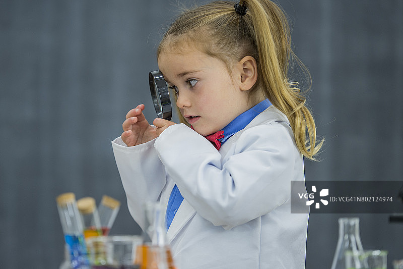 透过玻璃看图片素材