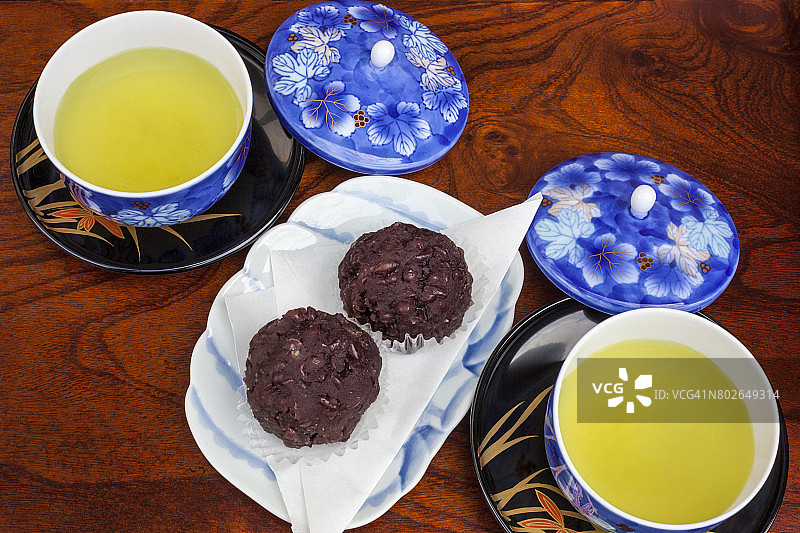 绿茶与御萩日式点心图片素材