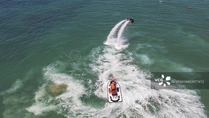 水上飞板表演图片素材